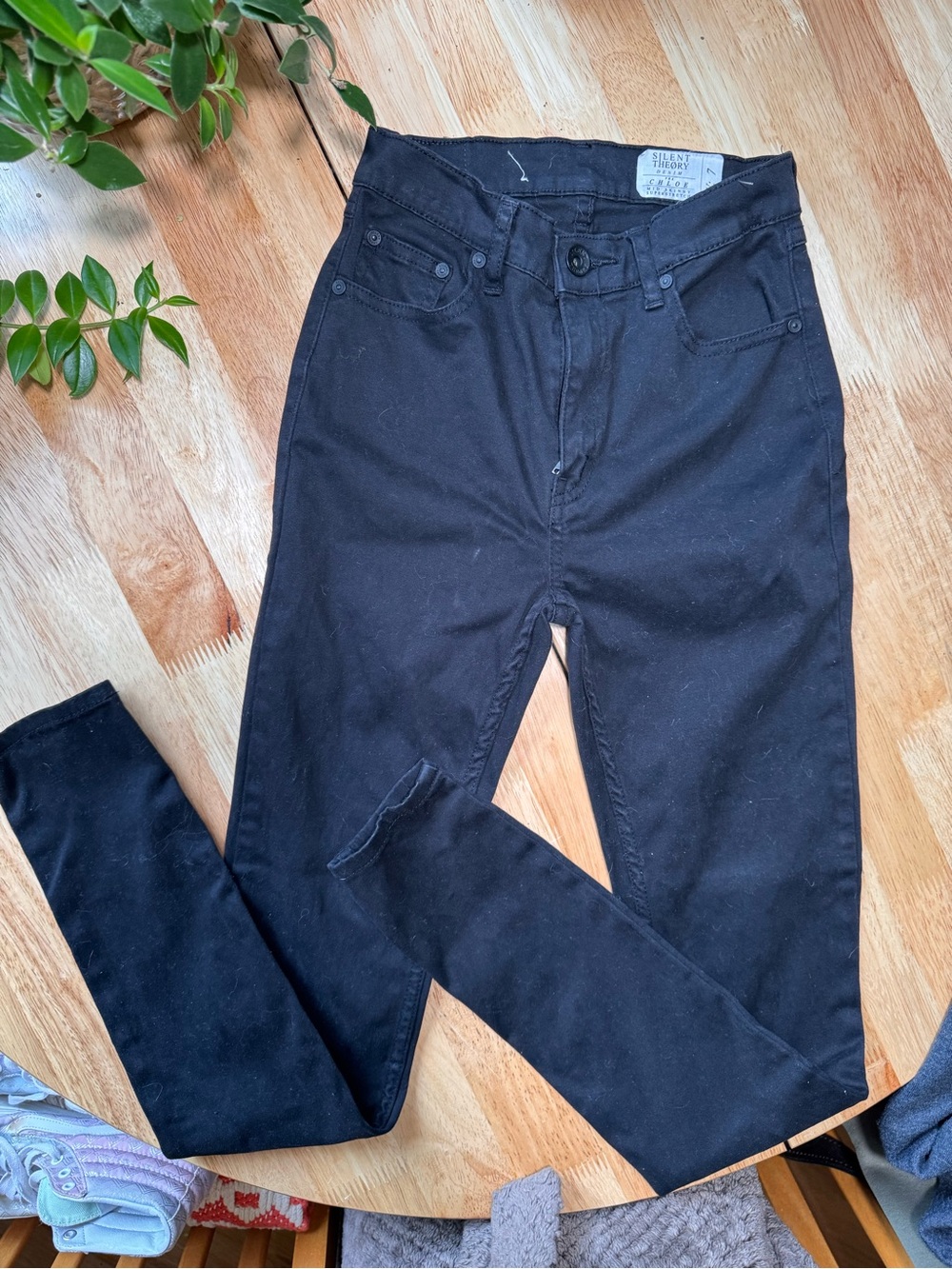 High-Rise Black Women's Jeans — Slim Fit